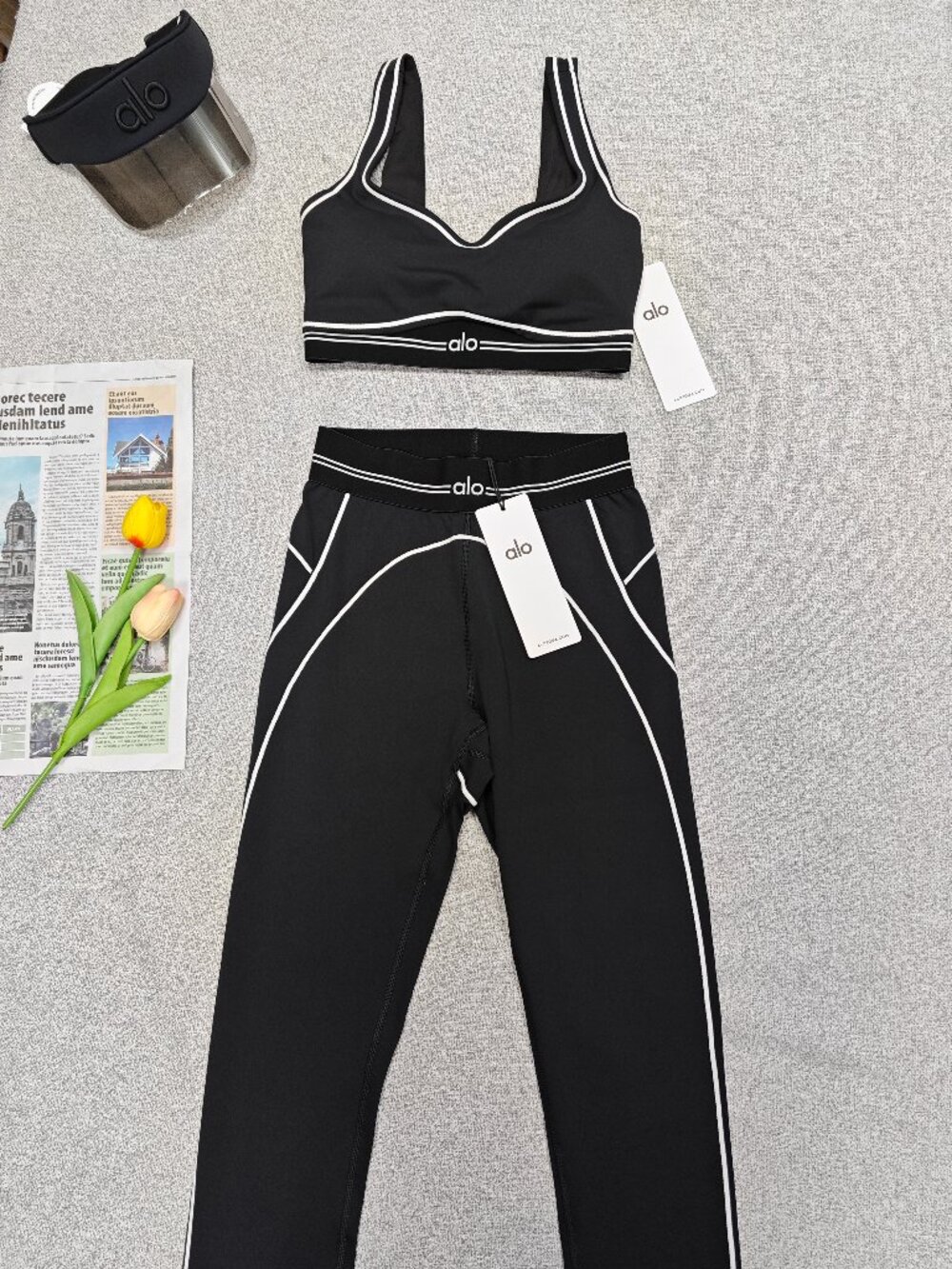 NWT ALO Yoga Heart Throb Set 🤗 Airbrush Bra + High-Waist Throb Legging S-M - Picture 3 of 9